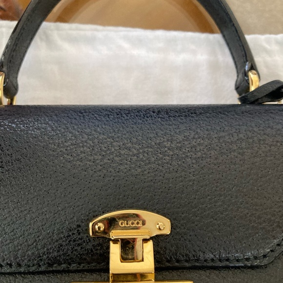 Pre-Loved Authentic Vintage Gucci Leather Handbag - Picture 2 of 9